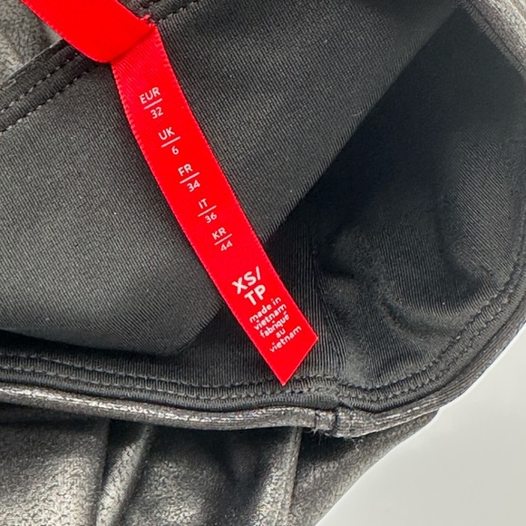 Spanx Shimering  faux Women’s Size X Small Black Nylon Blend  High rise stretchy - Picture 11 of 13